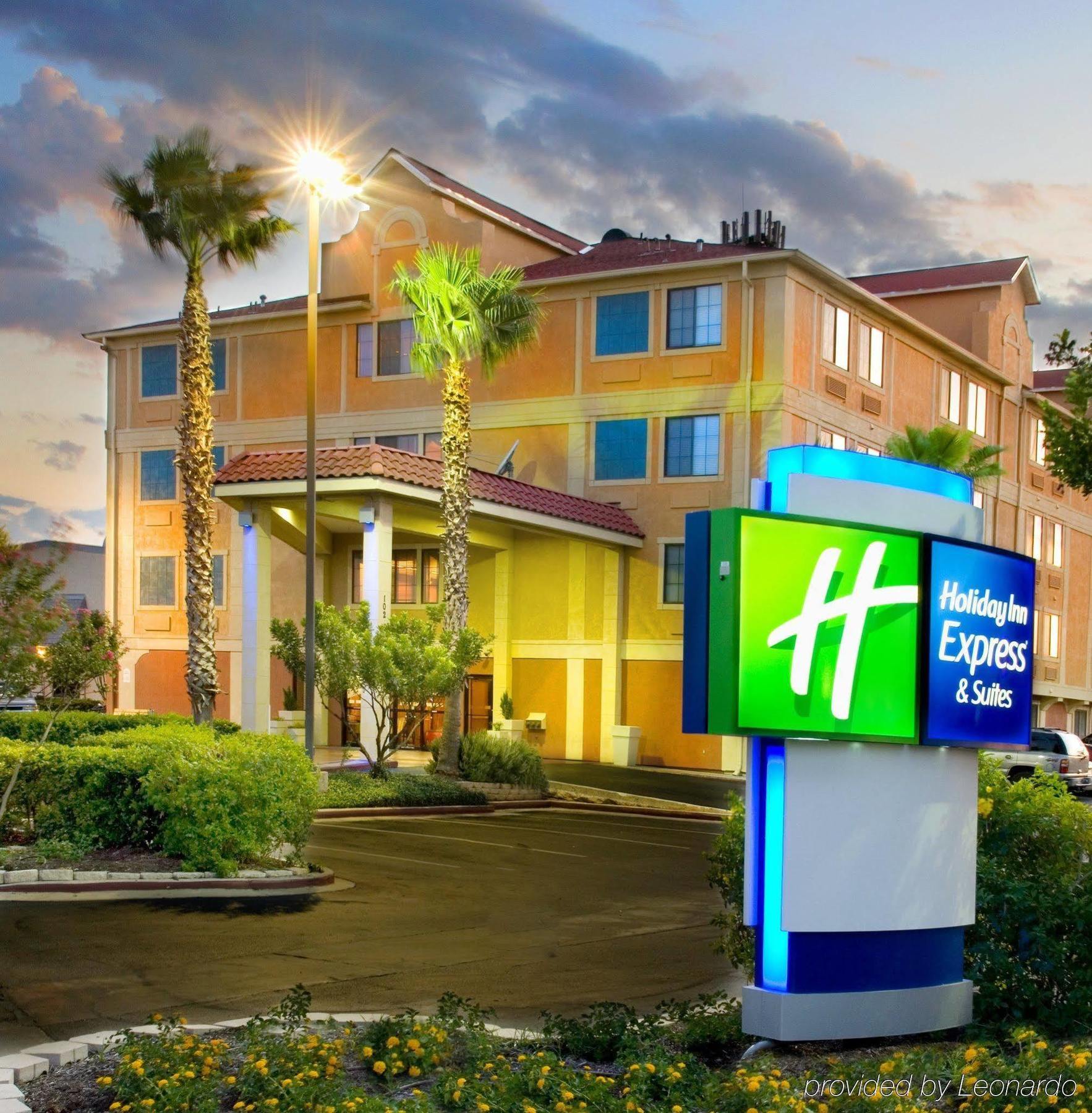 Holiday Inn Express & Suites San Antonio - Downtown Market Area, An Ihg Hotel Exterior foto